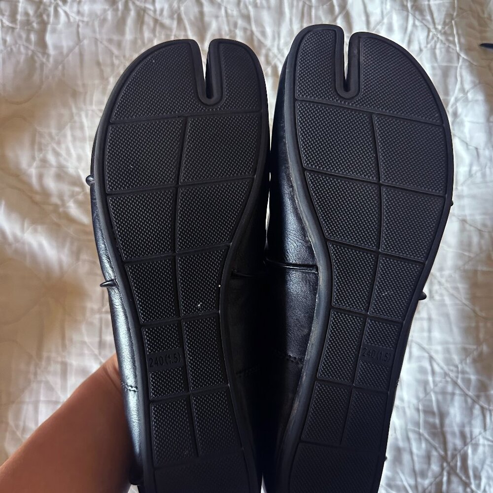 Raboesy Black Wrinkles Tabi Style Split Toe Flats – Margiela Inspired - Picture 4 of 5